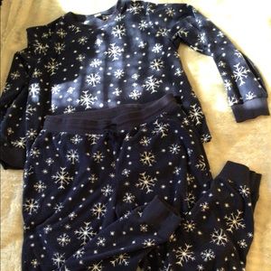 Women’s Old Navy 2-piece fleece pajamas